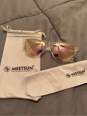 Women’s Clear Frame Sunglasses with Pink Gold Mirrored Lenses